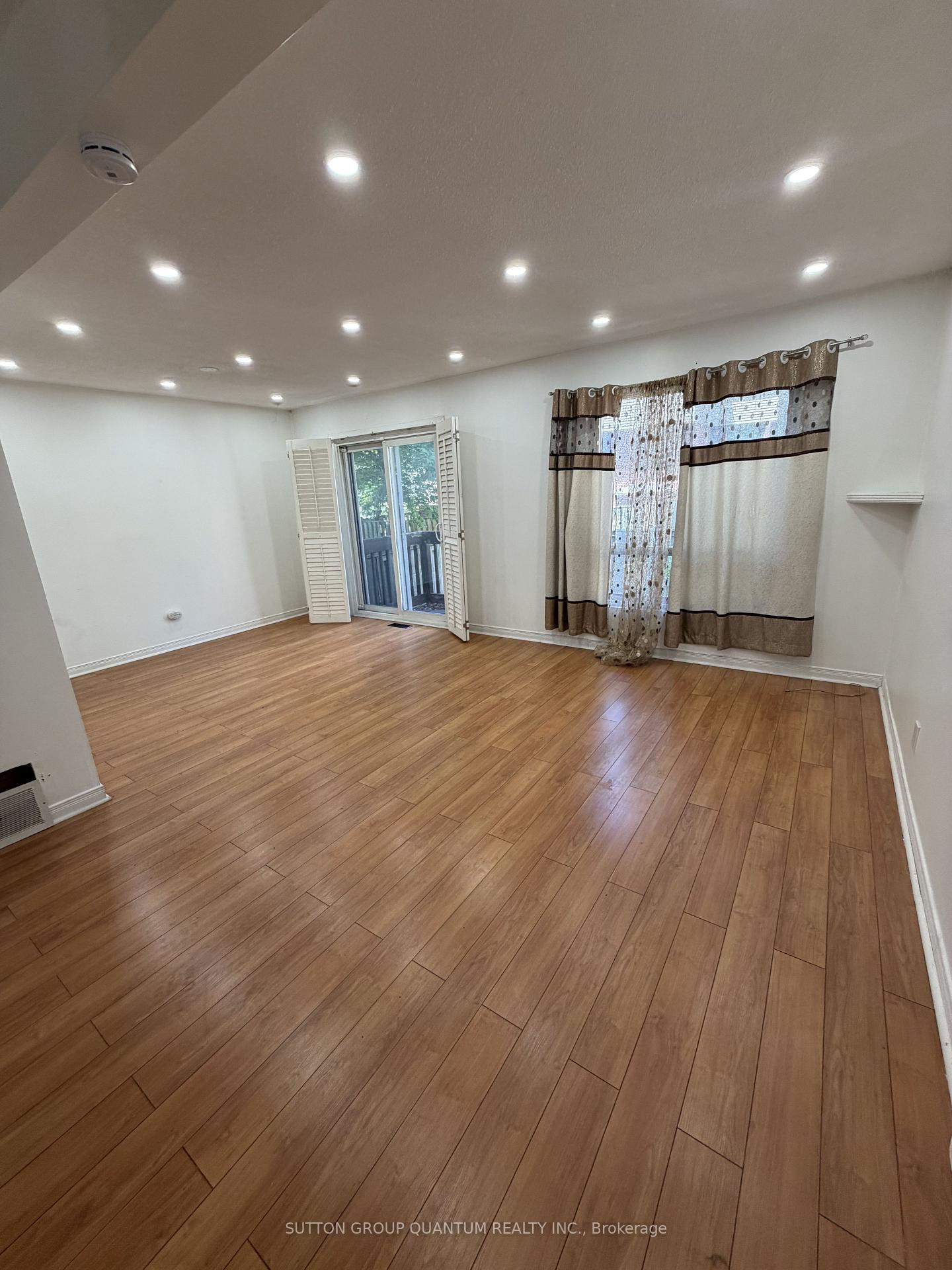 Photo 5 of 48 Carleton Place S, Brampton, Bramalea West Industrial — HOMEH