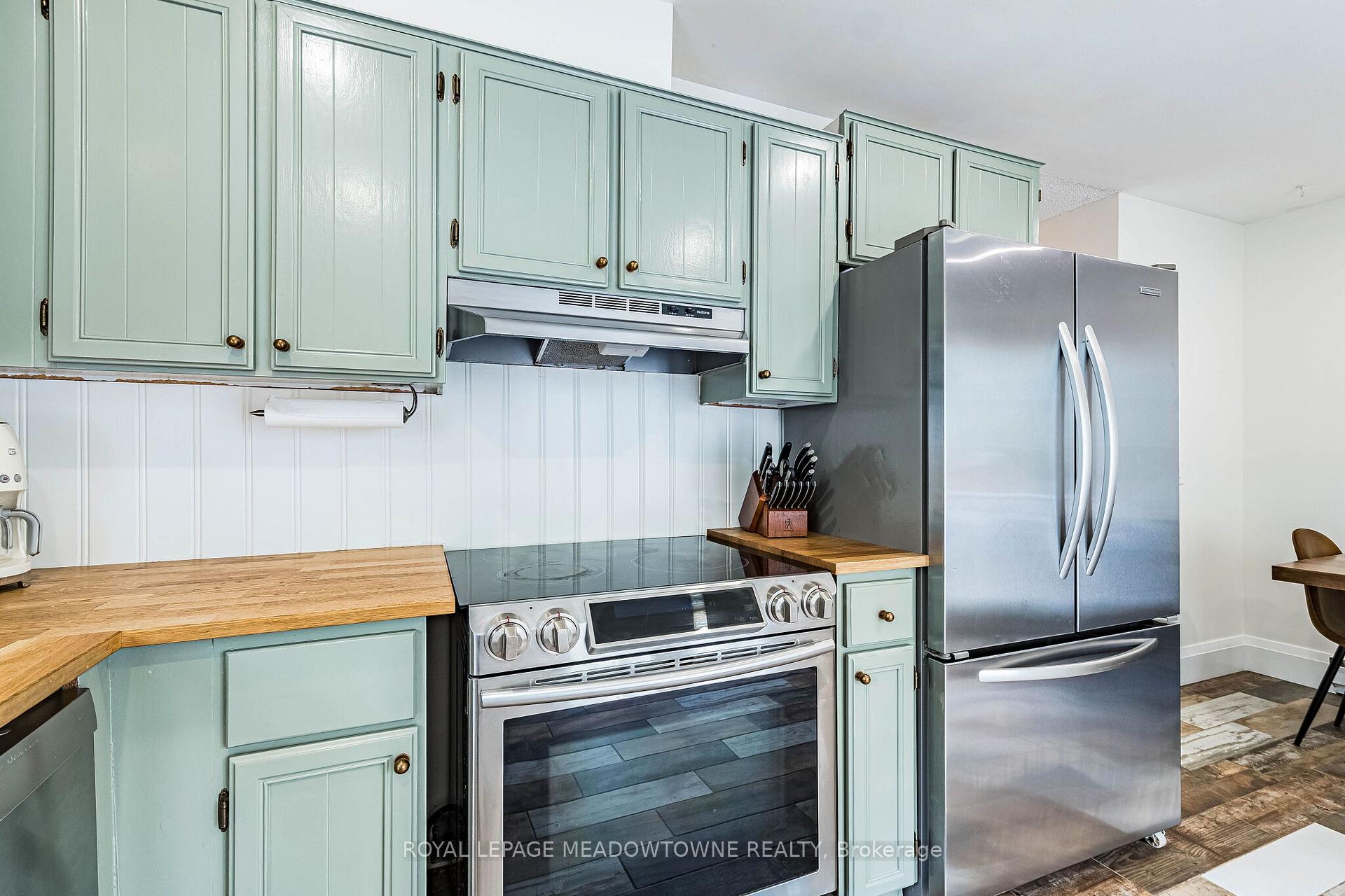 Photo 10 of 520 Pineview Gardens, Shelburne — HOMEH