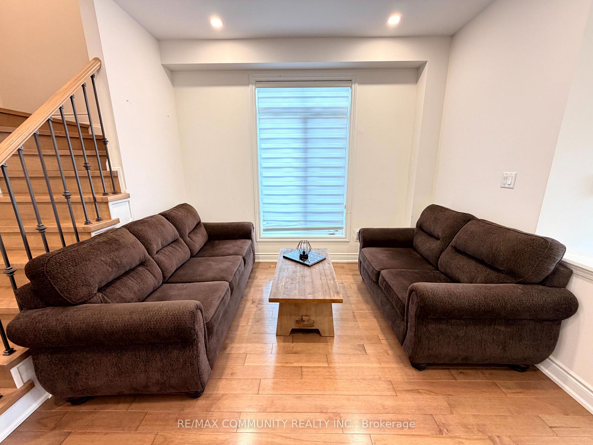 Photo 3 of 2557 Bandsman Crescent, Oshawa, Windfields — HOMEH