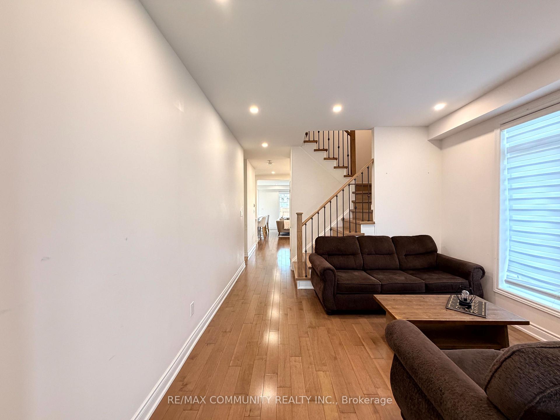 Photo 4 of 2557 Bandsman Crescent, Oshawa, Windfields — HOMEH