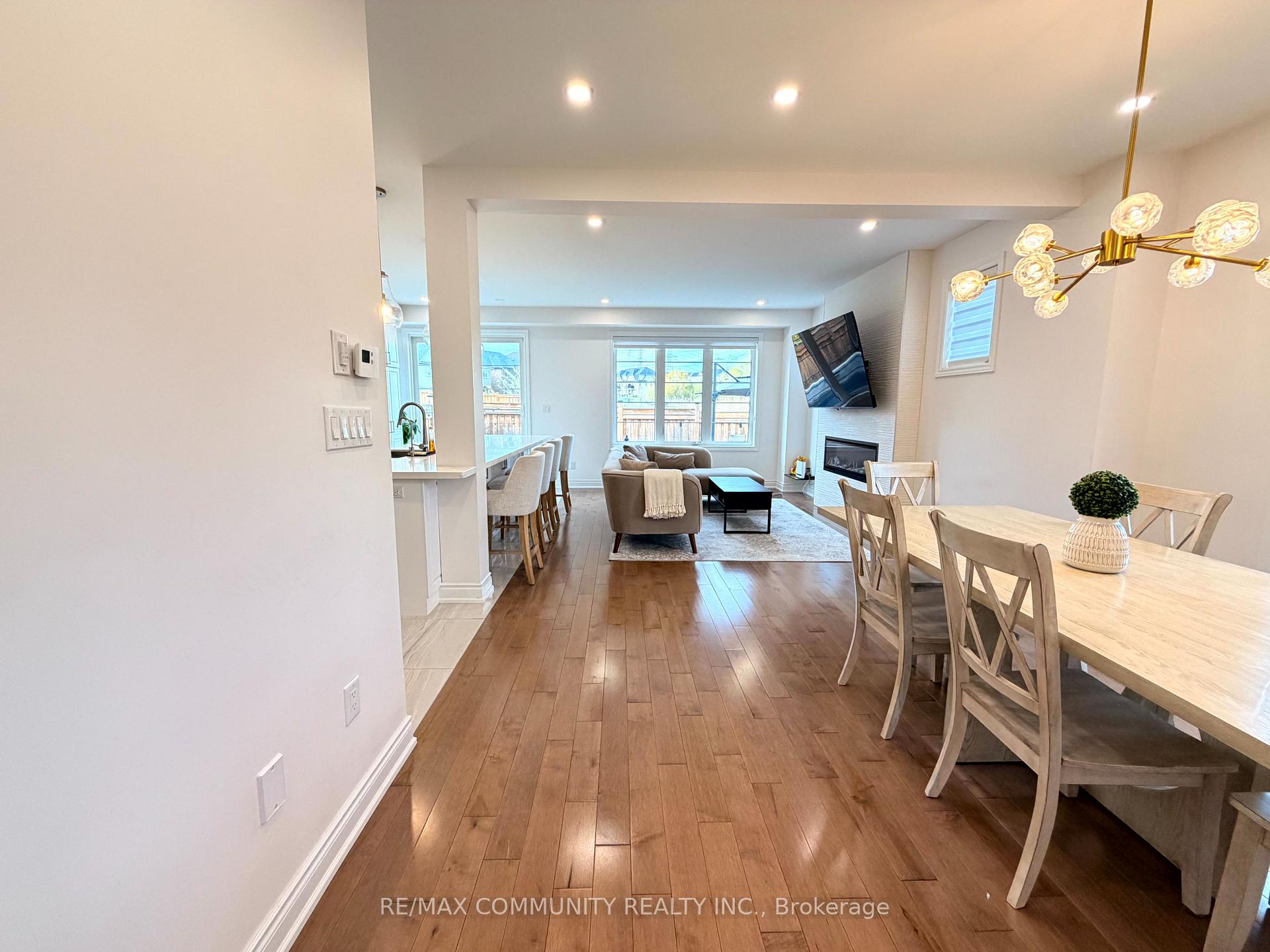 Photo 5 of 2557 Bandsman Crescent, Oshawa, Windfields — HOMEH