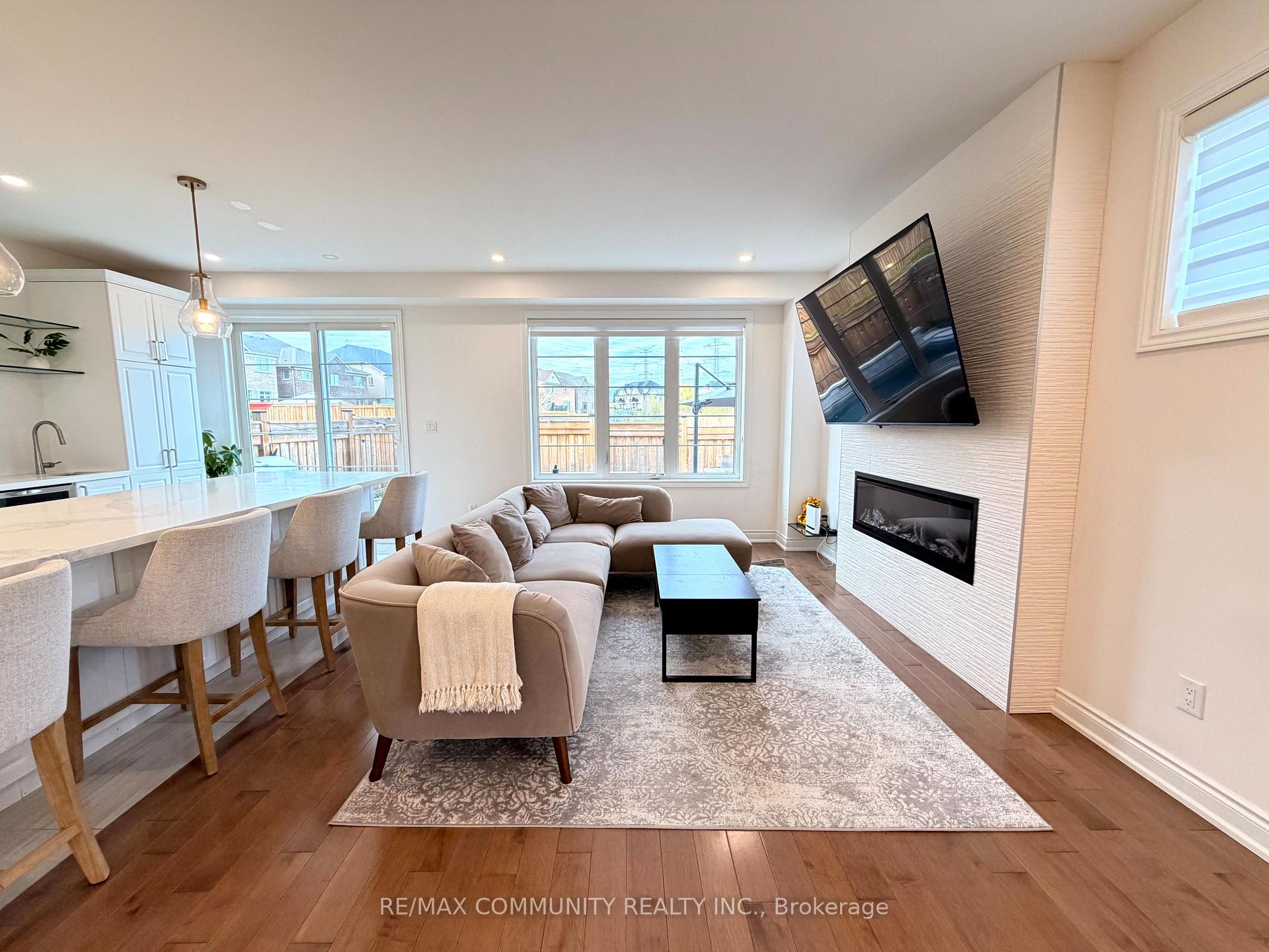 Photo 8 of 2557 Bandsman Crescent, Oshawa, Windfields — HOMEH