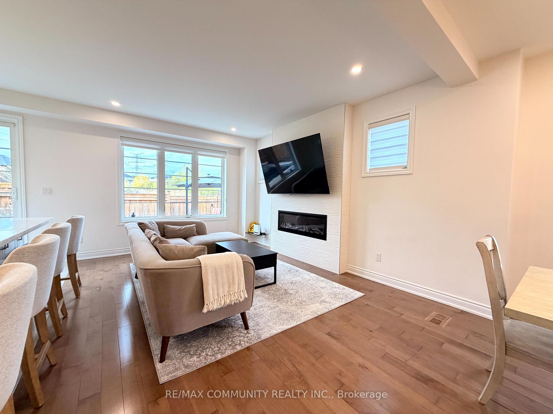 Photo 9 of 2557 Bandsman Crescent, Oshawa, Windfields — HOMEH