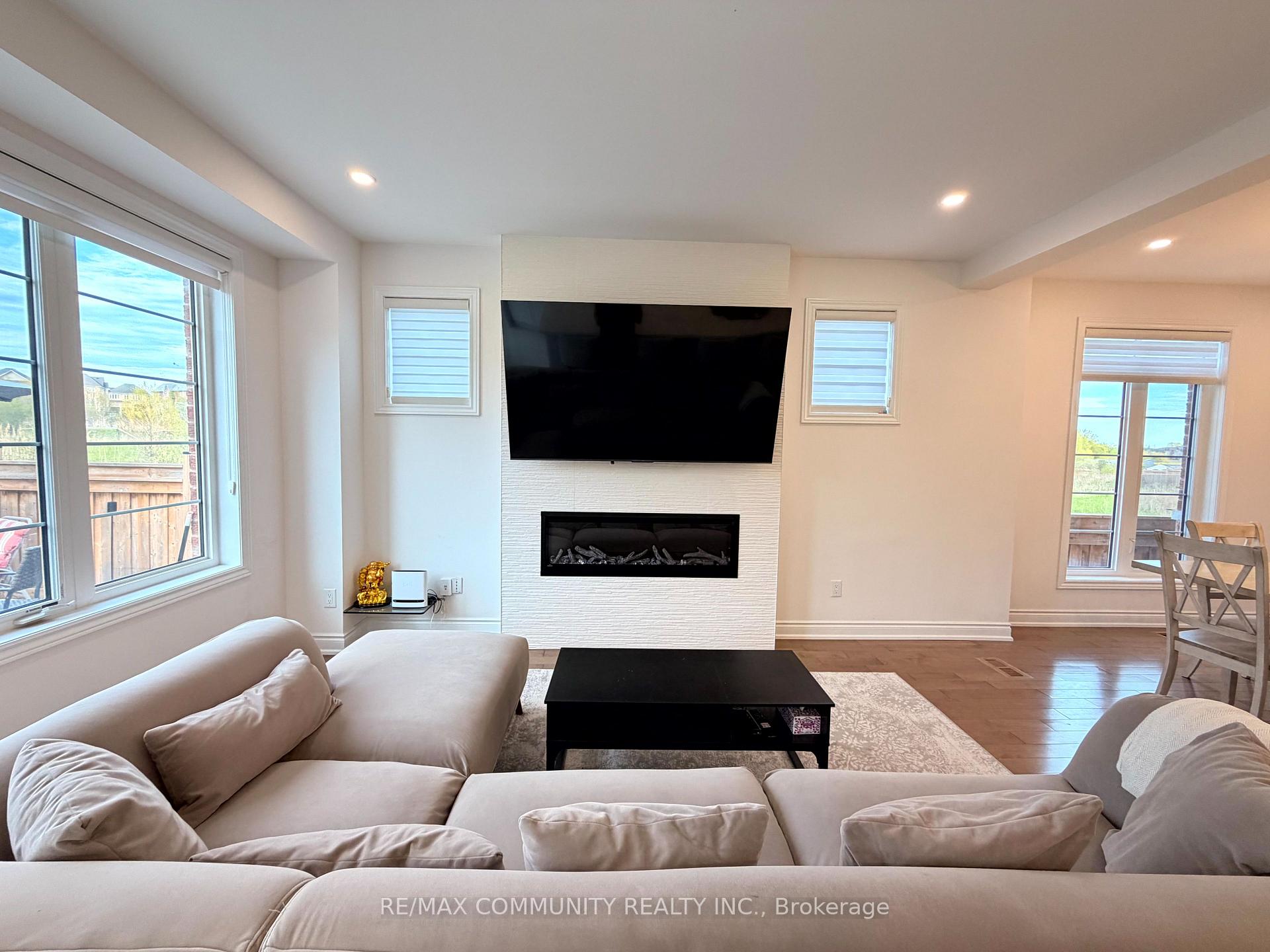 Photo 10 of 2557 Bandsman Crescent, Oshawa, Windfields — HOMEH