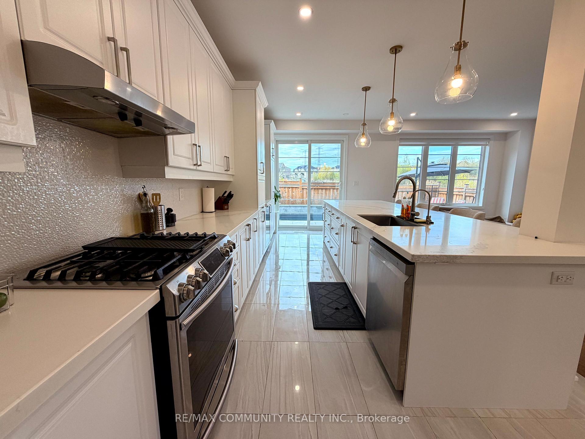 Photo 14 of 2557 Bandsman Crescent, Oshawa, Windfields — HOMEH