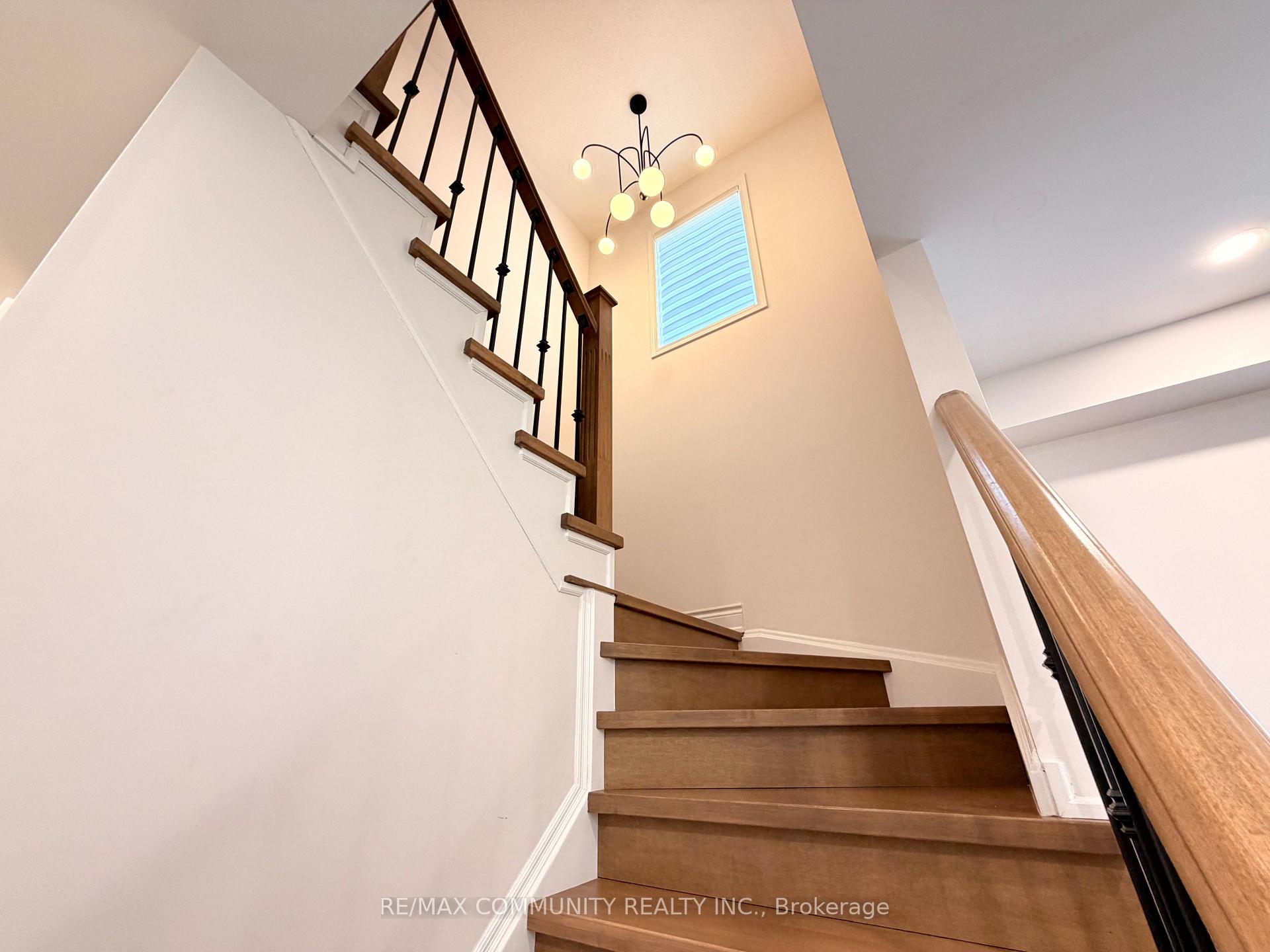 Photo 15 of 2557 Bandsman Crescent, Oshawa, Windfields — HOMEH