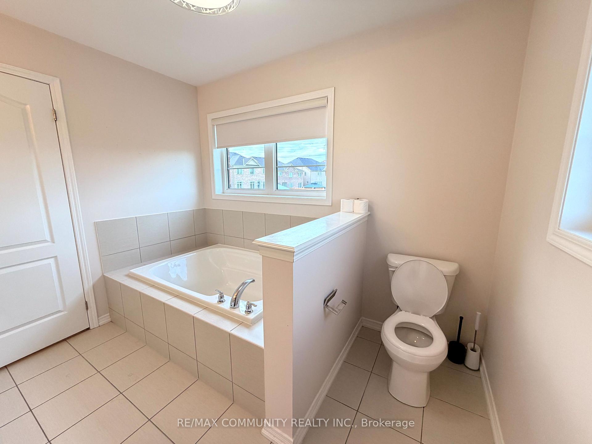Photo 19 of 2557 Bandsman Crescent, Oshawa, Windfields — HOMEH