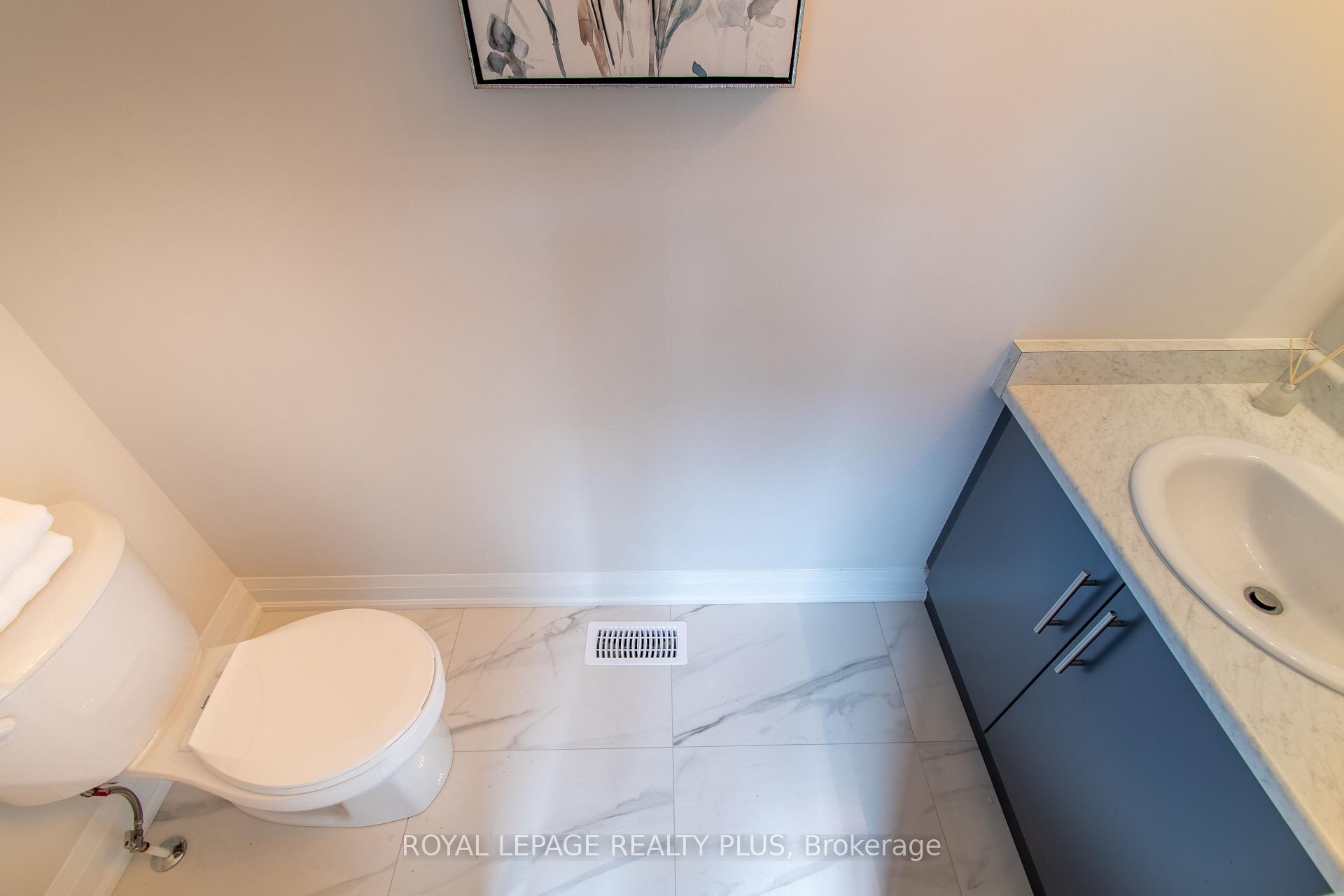 Photo 8 of 980 Church Drive, Innisfil, Lefroy — HOMEH