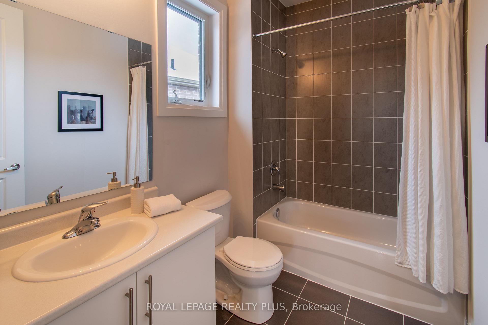 Photo 33 of 980 Church Drive, Innisfil, Lefroy — HOMEH