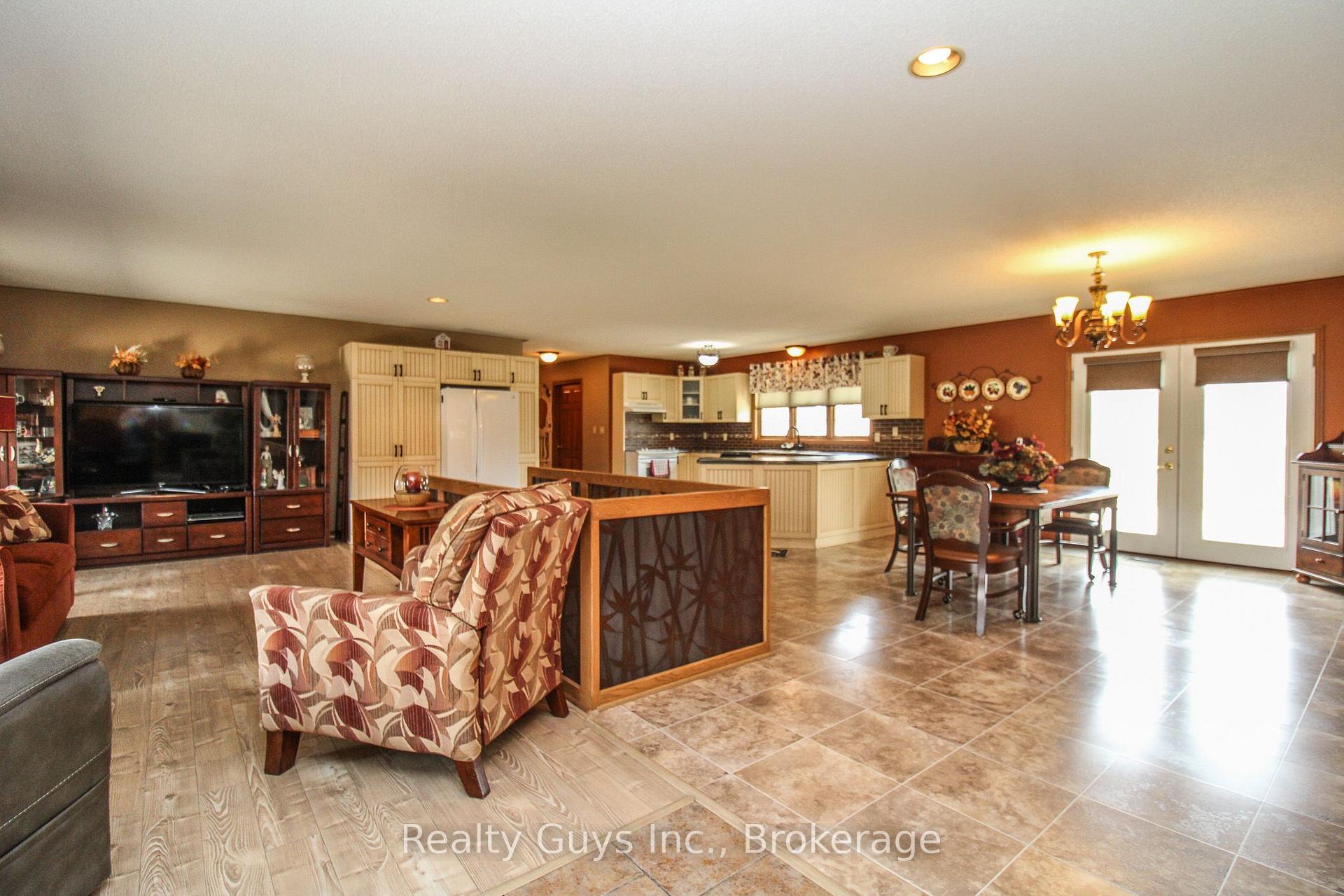 Photo 11 of 668 Brealey Drive, Peterborough, Otonabee Ward 1 — HOMEH