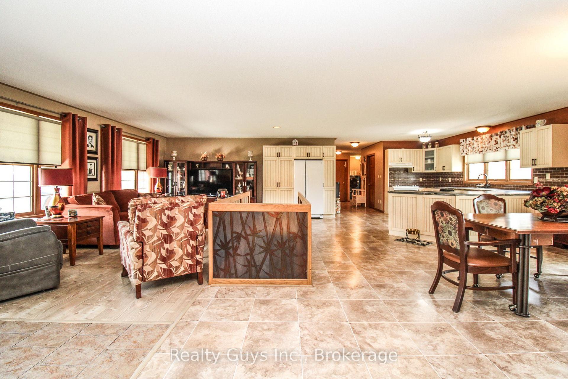 Photo 12 of 668 Brealey Drive, Peterborough, Otonabee Ward 1 — HOMEH