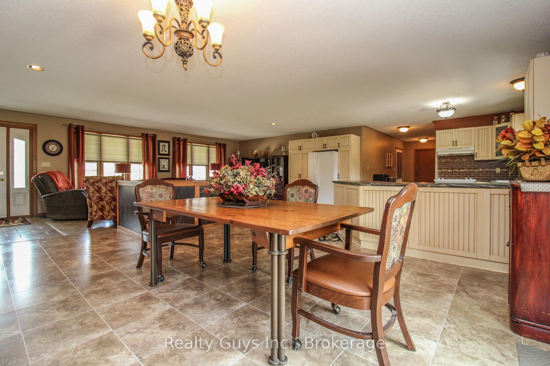 Photo 13 of 668 Brealey Drive, Peterborough, Otonabee Ward 1 — HOMEH