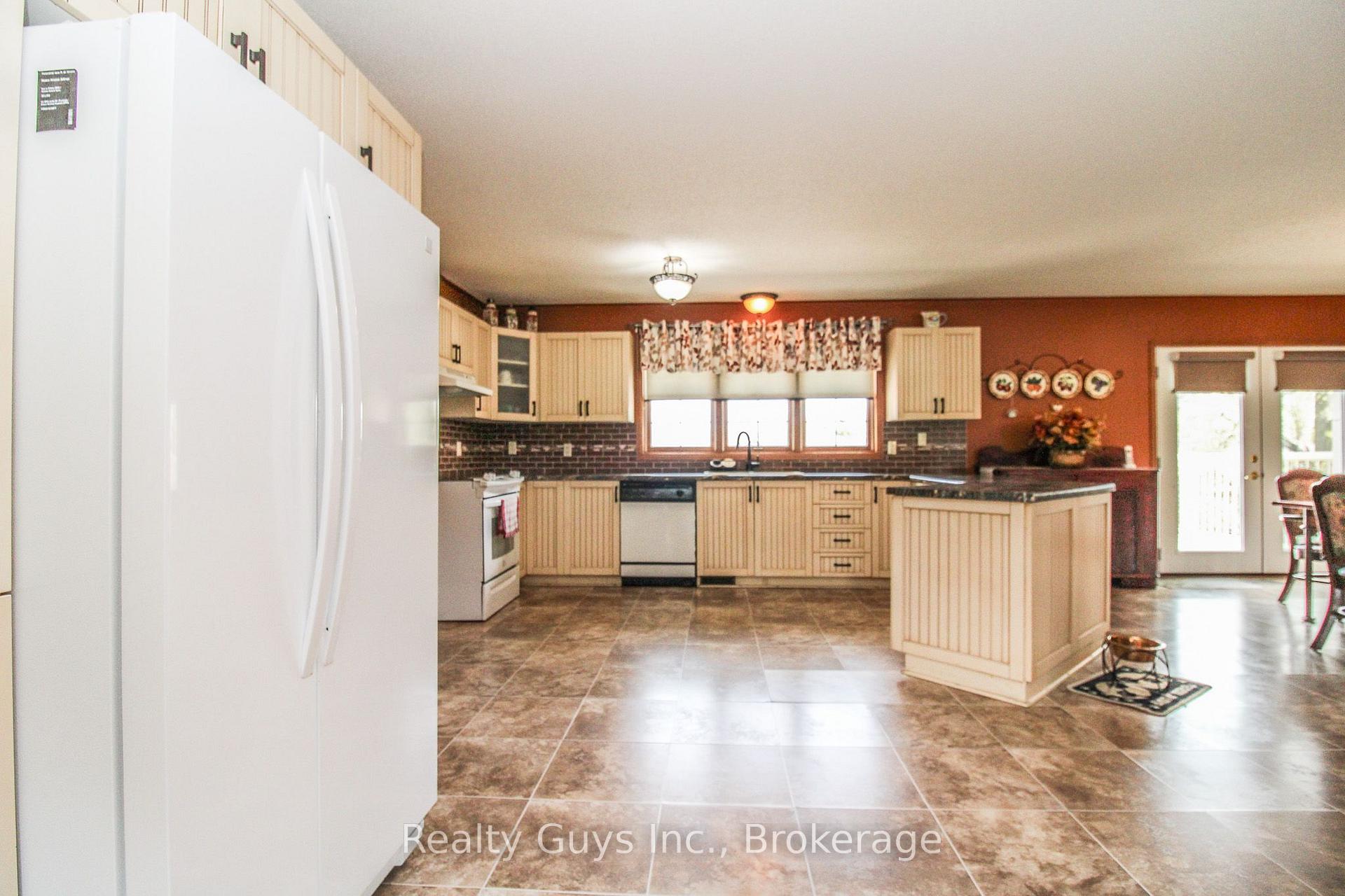 Photo 15 of 668 Brealey Drive, Peterborough, Otonabee Ward 1 — HOMEH