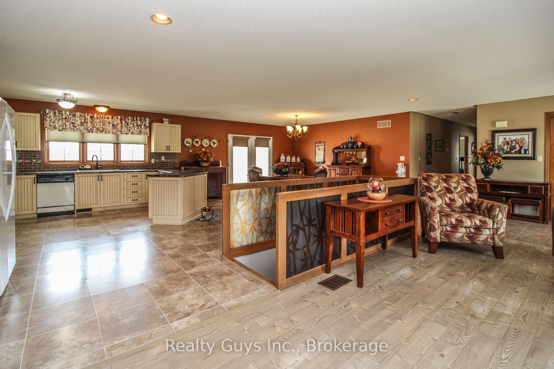 Photo 16 of 668 Brealey Drive, Peterborough, Otonabee Ward 1 — HOMEH