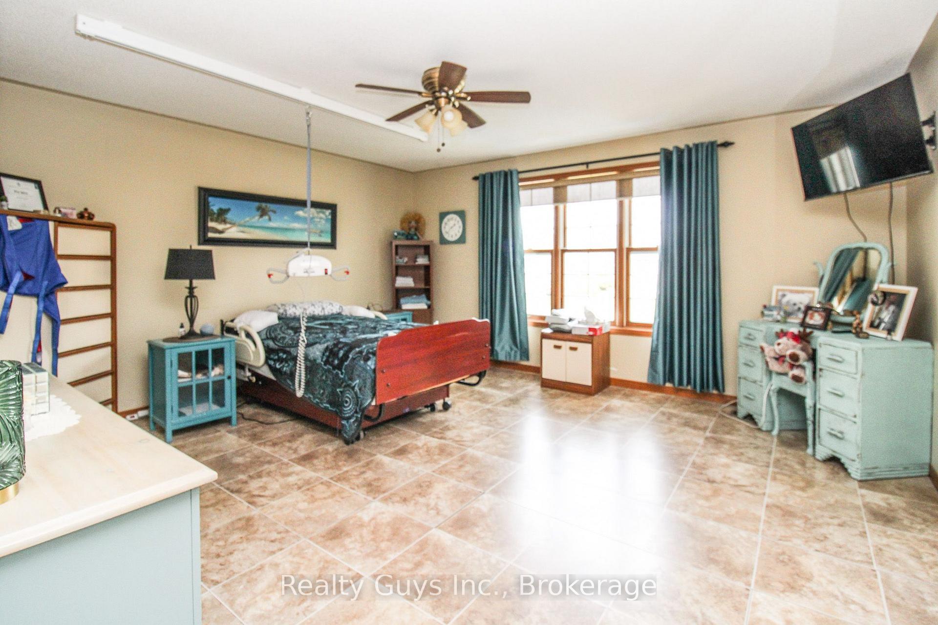 Photo 17 of 668 Brealey Drive, Peterborough, Otonabee Ward 1 — HOMEH