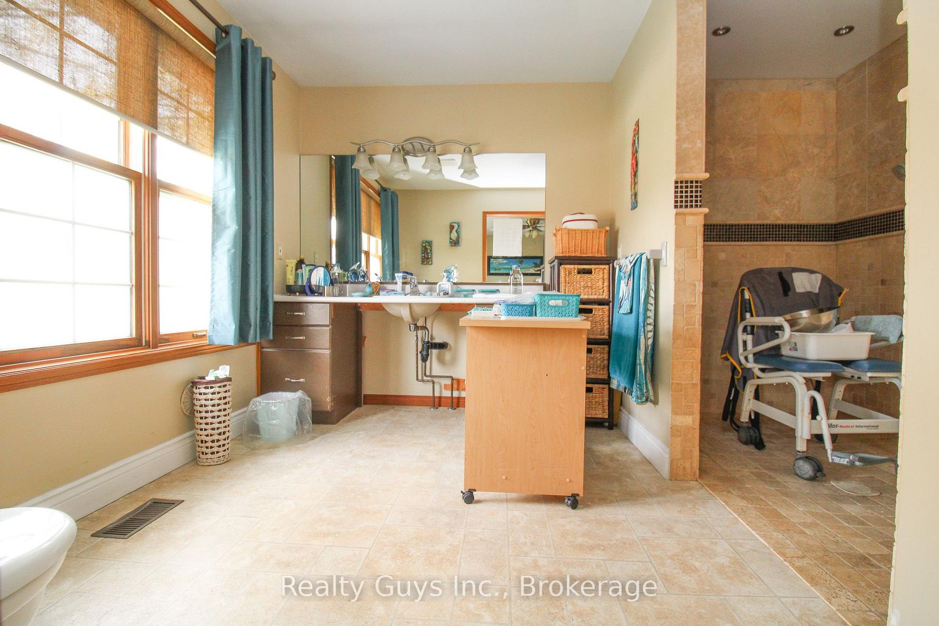 Photo 19 of 668 Brealey Drive, Peterborough, Otonabee Ward 1 — HOMEH