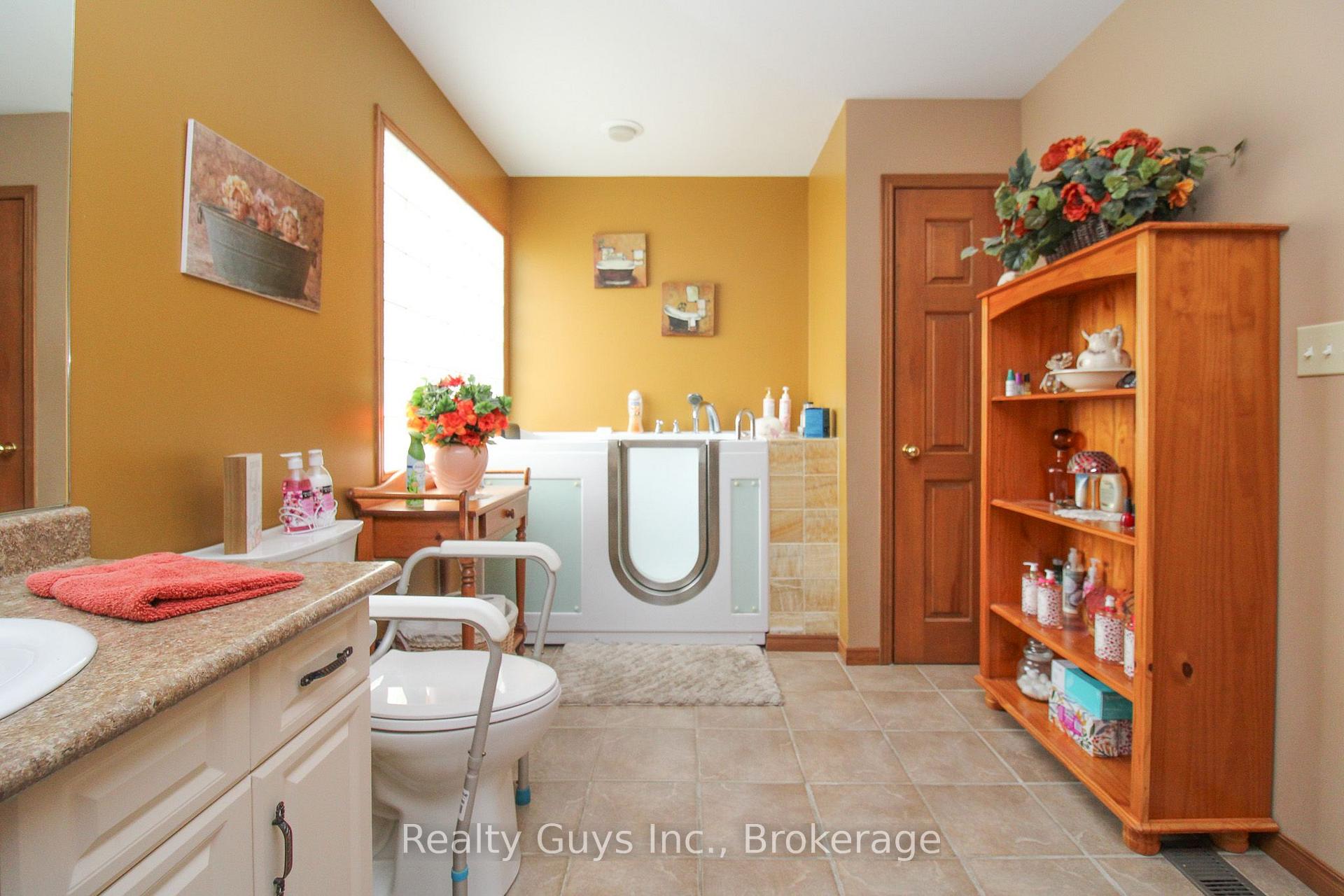 Photo 23 of 668 Brealey Drive, Peterborough, Otonabee Ward 1 — HOMEH