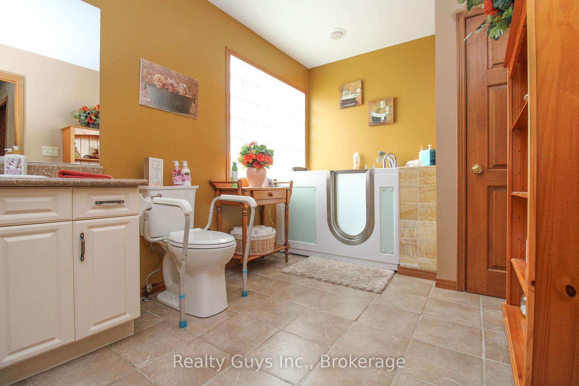 Photo 24 of 668 Brealey Drive, Peterborough, Otonabee Ward 1 — HOMEH