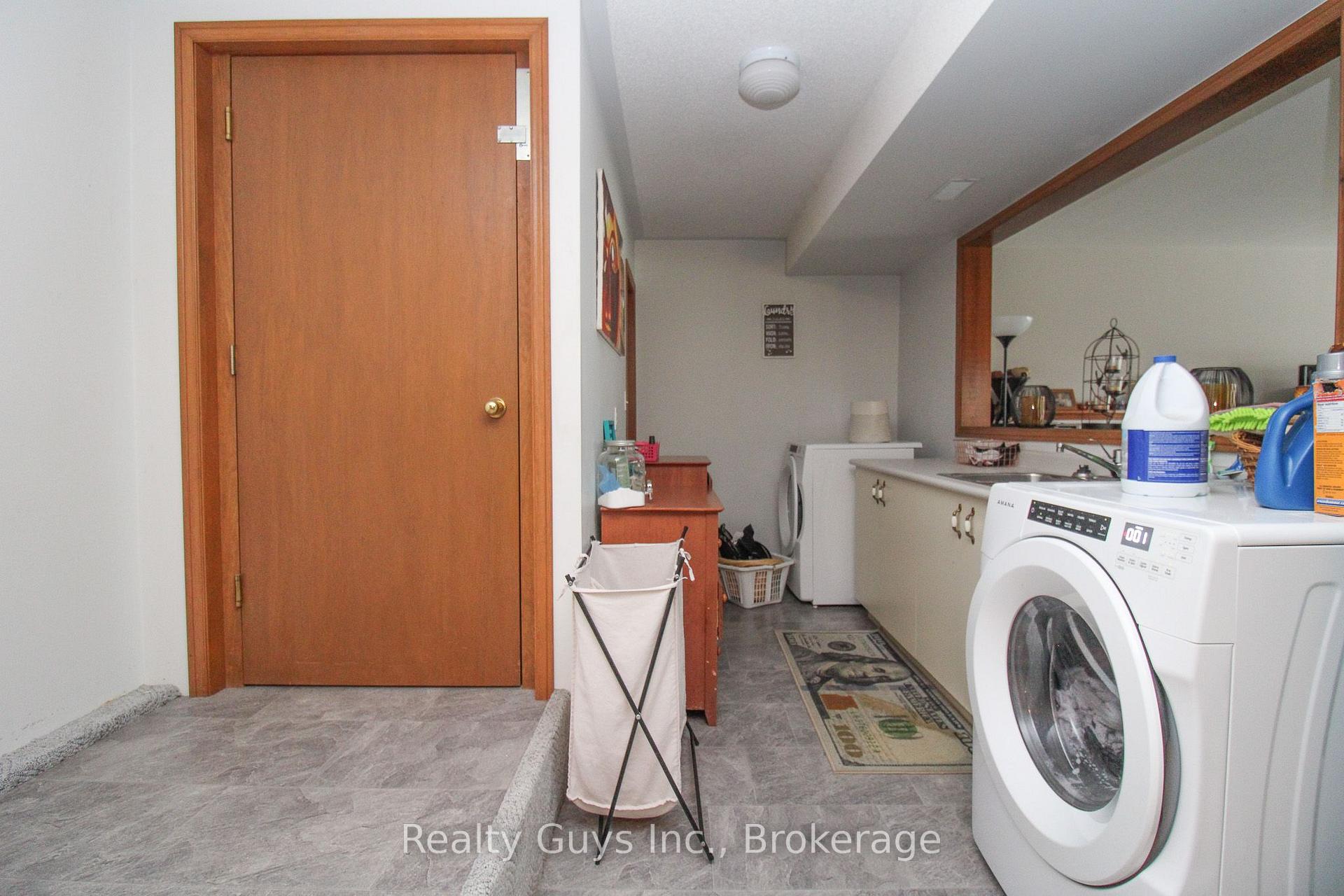 Photo 49 of 668 Brealey Drive, Peterborough, Otonabee Ward 1 — HOMEH