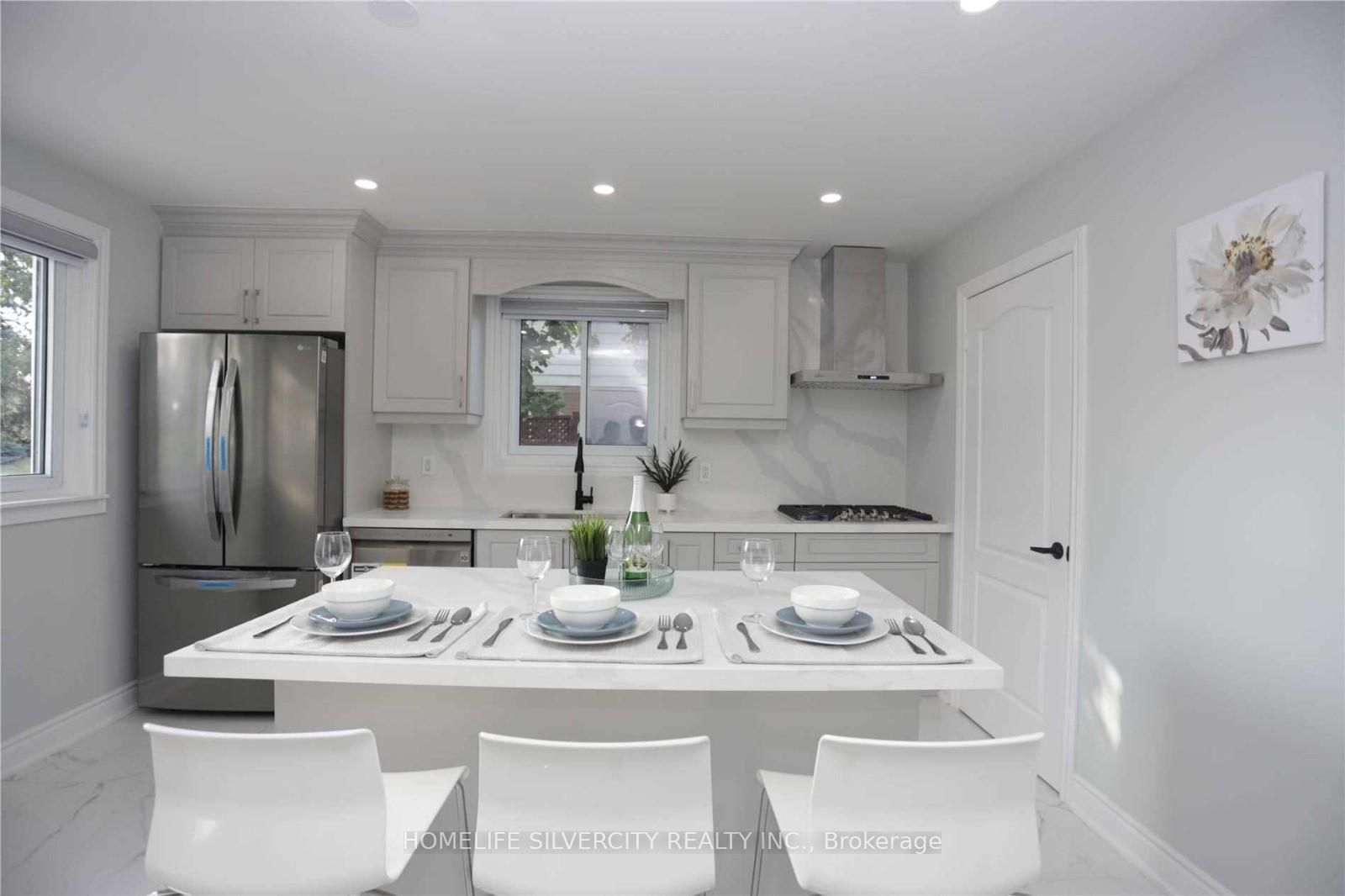 Photo 2 of 169 Folkstone Crescent, Brampton, Southgate — HOMEH