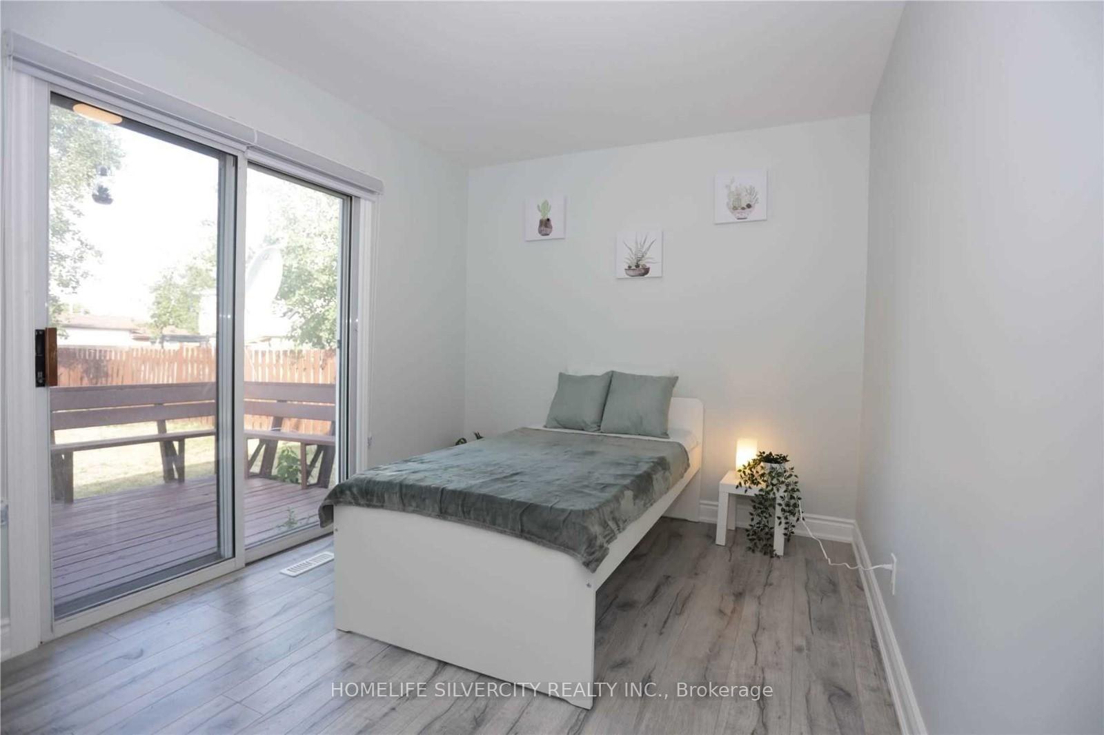 Photo 4 of 169 Folkstone Crescent, Brampton, Southgate — HOMEH