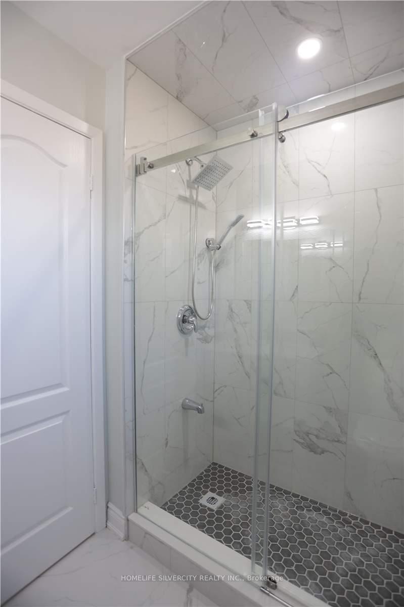 Photo 8 of 169 Folkstone Crescent, Brampton, Southgate — HOMEH