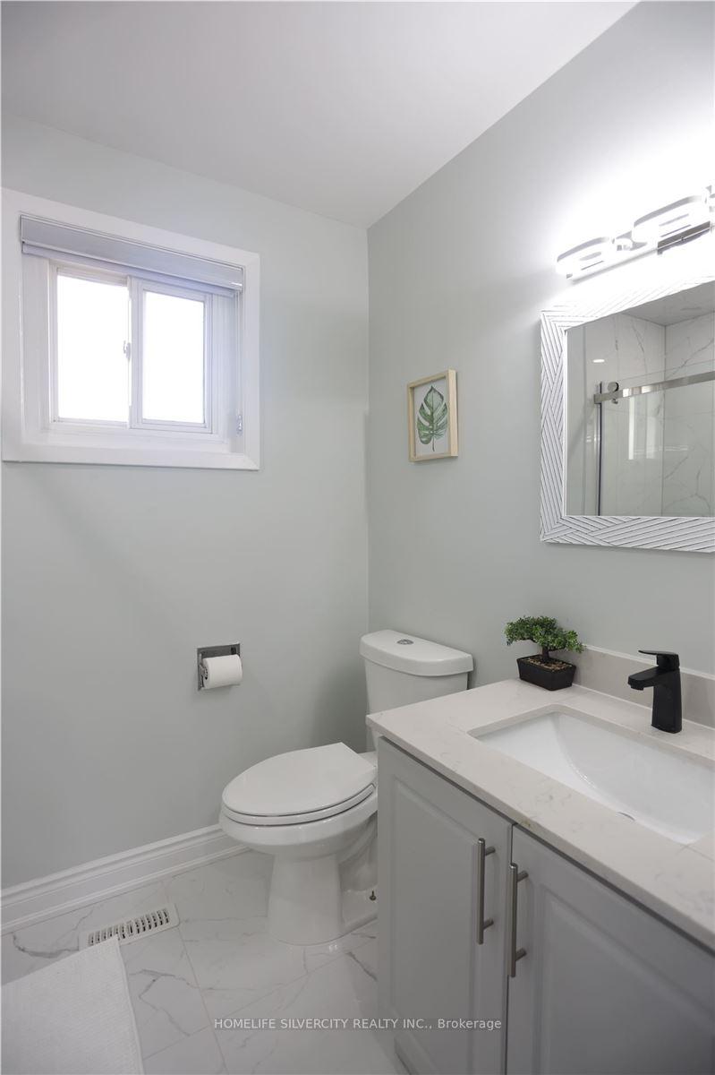 Photo 9 of 169 Folkstone Crescent, Brampton, Southgate — HOMEH