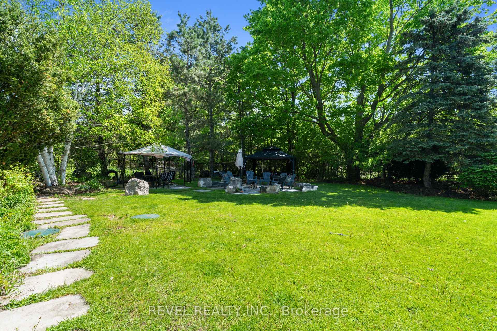 Photo 32 of 14227 Trafalgar Road, Halton Hills, Rural Halton Hills — HOMEH