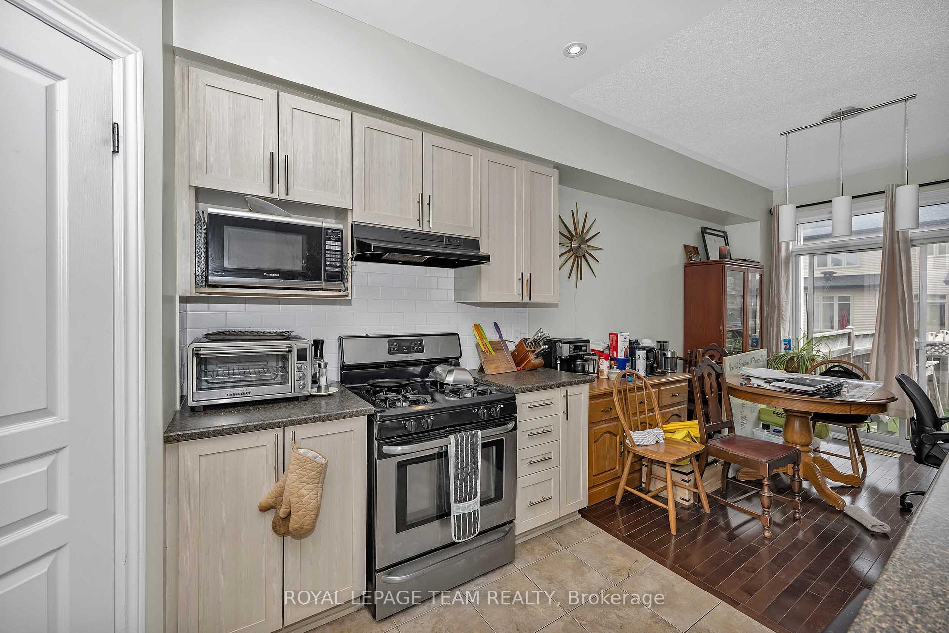 Photo 5 of 415 Arncliffe Avenue, Ottawa, Kanata - Morgan's Grant/South March — HOMEH