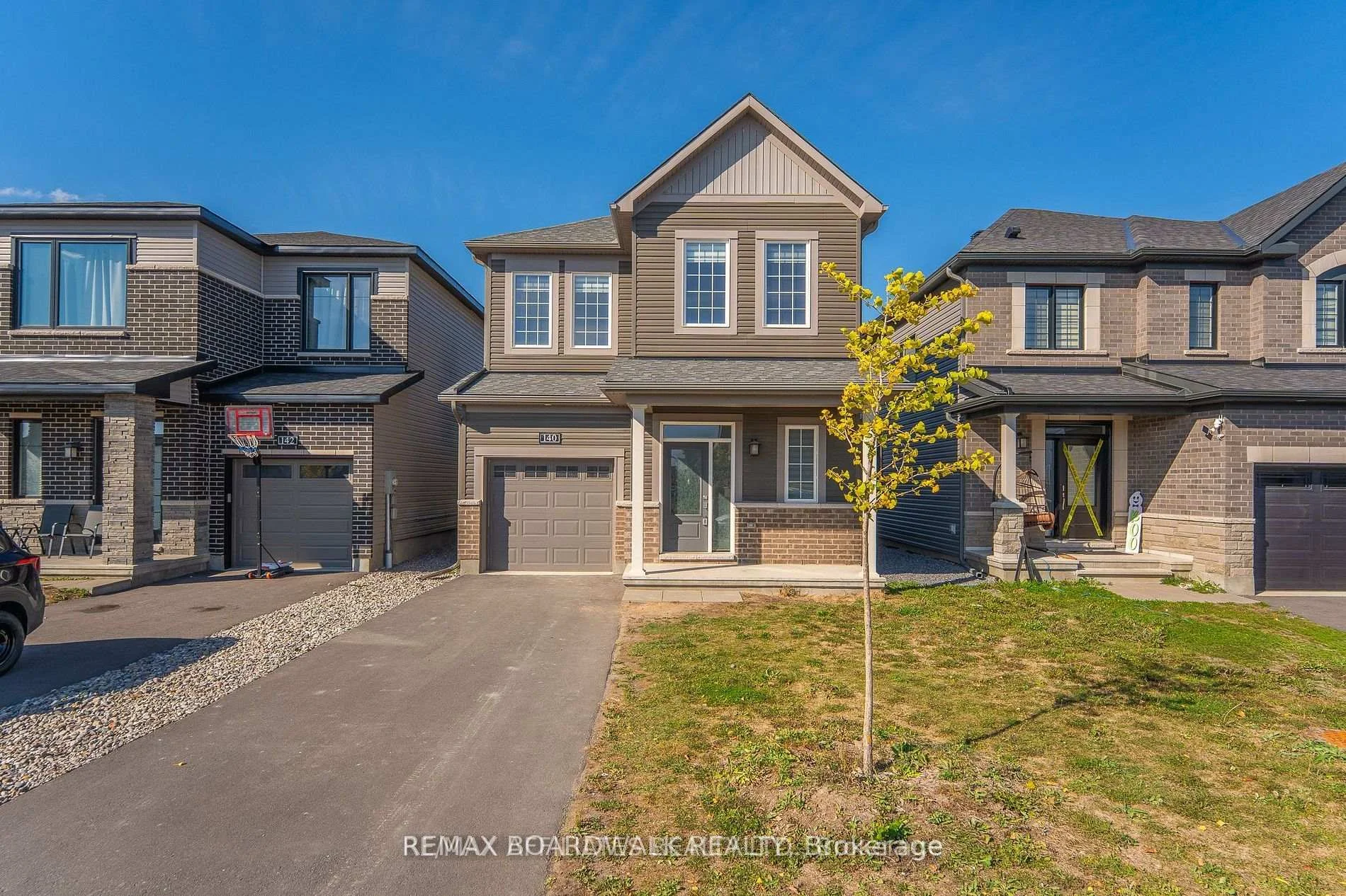 Front of 140 Shallow Pond Place N