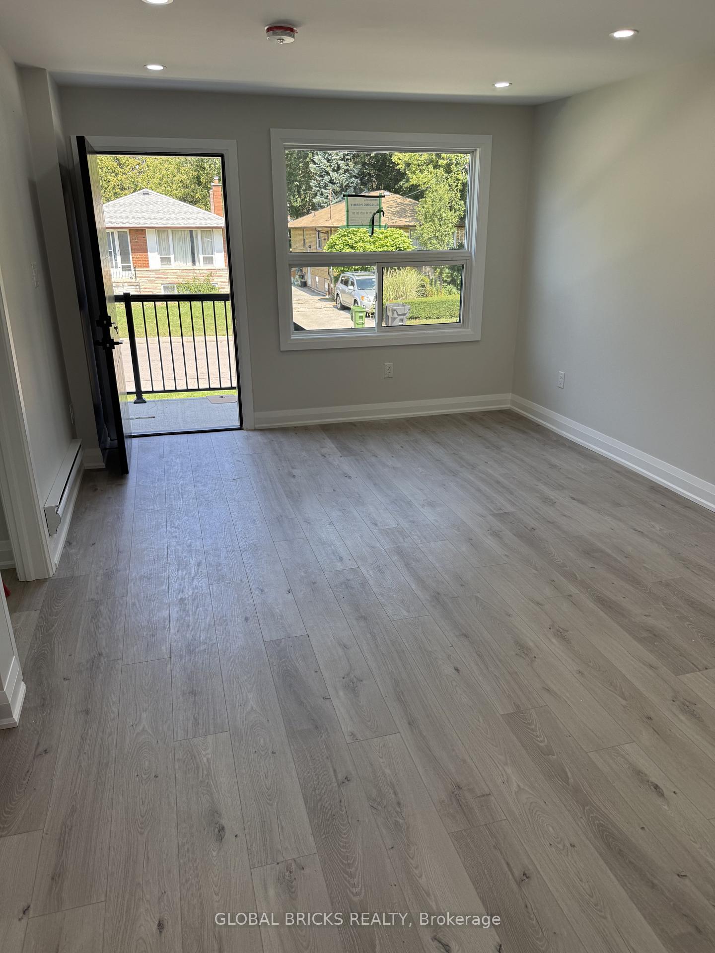 Photo 5 of Unit Unit 1- Front Upper, 101 Minerva Avenue, Scarborough, Cliffcrest — HOMEH
