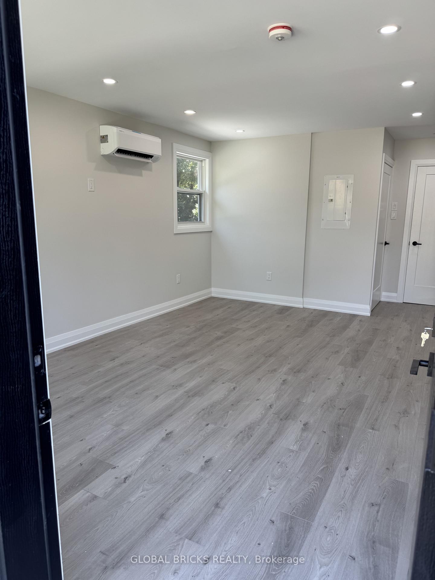 Photo 6 of Unit Unit 1- Front Upper, 101 Minerva Avenue, Scarborough, Cliffcrest — HOMEH