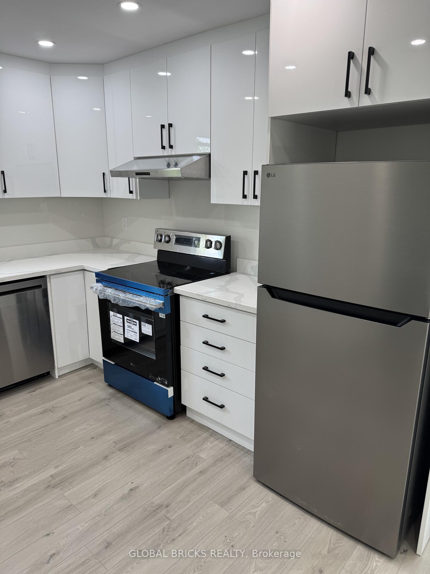 Photo 9 of Unit Unit 1- Front Upper, 101 Minerva Avenue, Scarborough, Cliffcrest — HOMEH