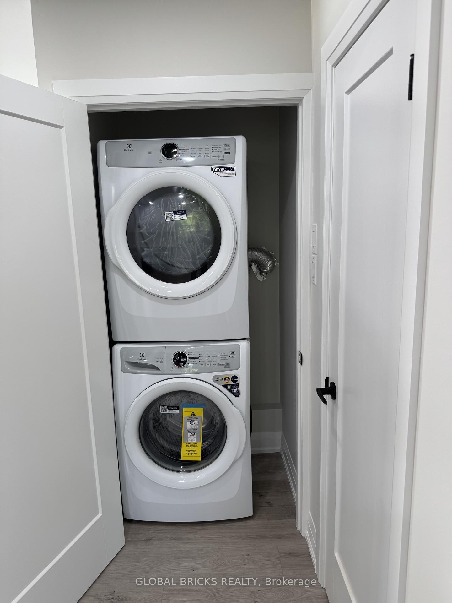 Photo 13 of Unit Unit 1- Front Upper, 101 Minerva Avenue, Scarborough, Cliffcrest — HOMEH