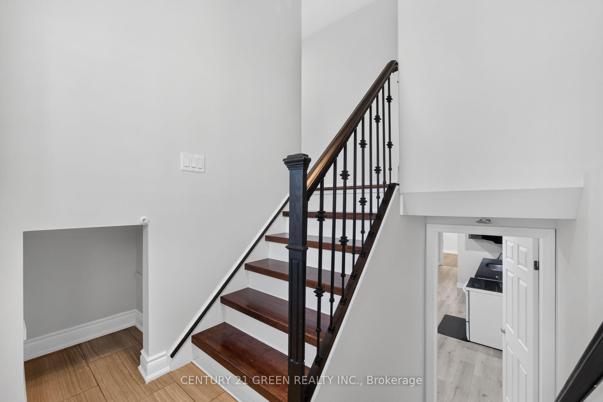 Photo 2 of 22 Quaker Crescent, Hamilton, Quinndale — HOMEH