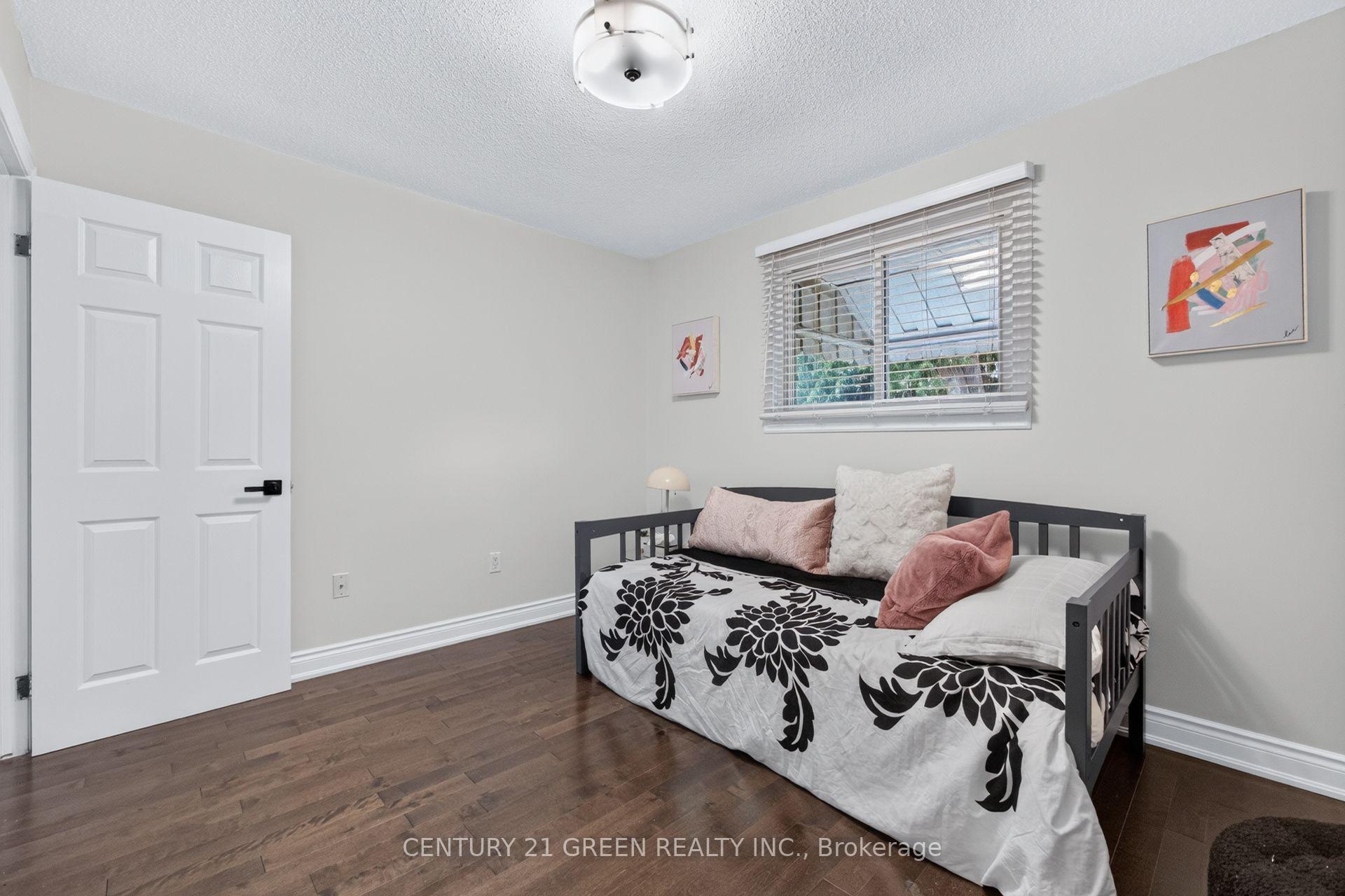 Photo 26 of 22 Quaker Crescent, Hamilton, Quinndale — HOMEH