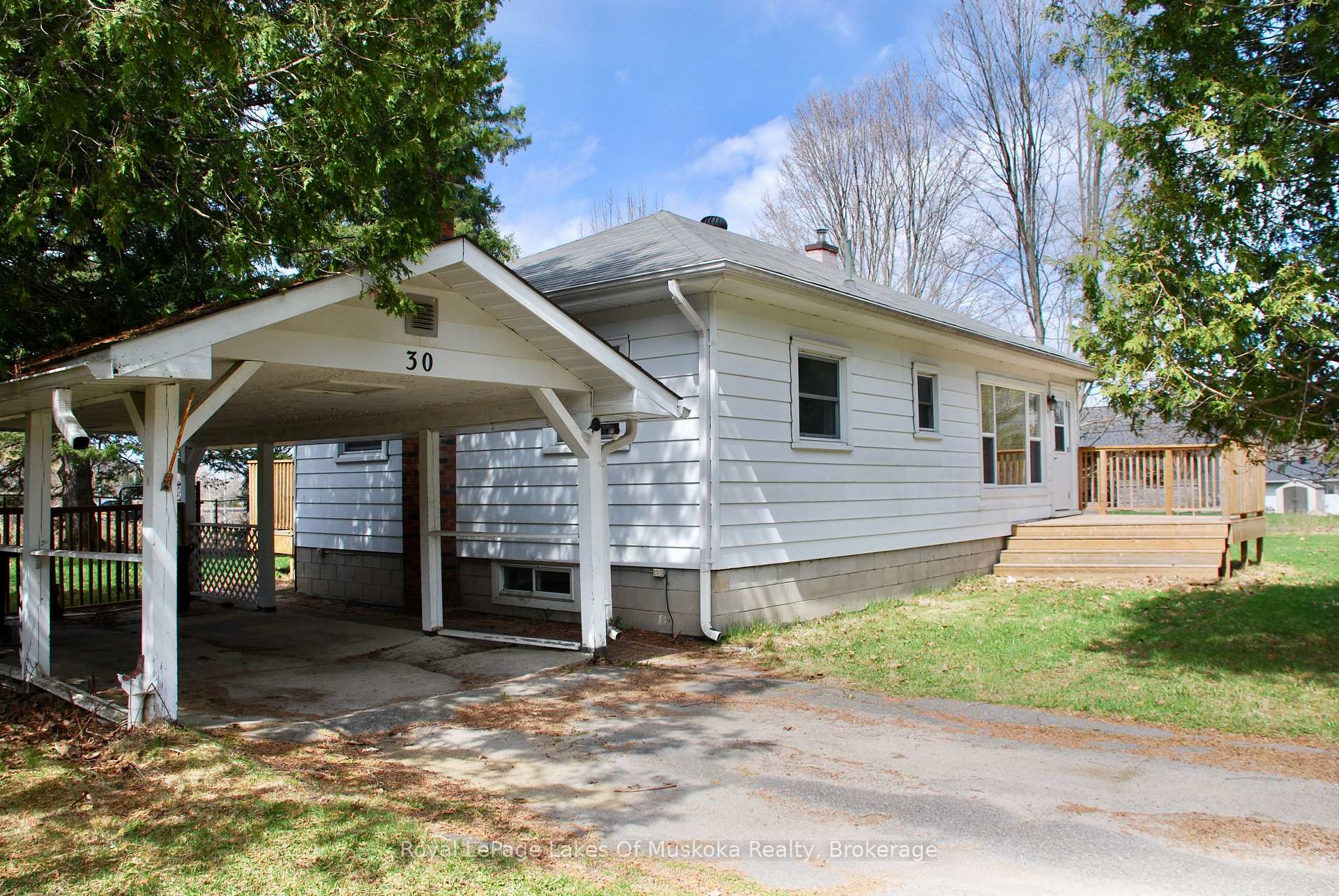 Photo 2 of 30 Kitchen Road S, Huntsville, Chaffey — HOMEH