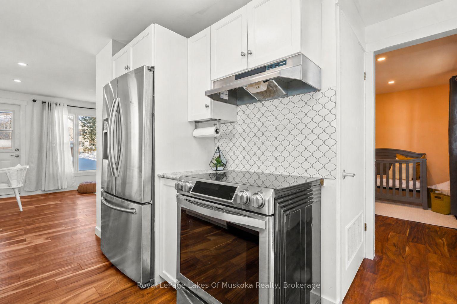 Photo 10 of 30 Kitchen Road S, Huntsville, Chaffey — HOMEH