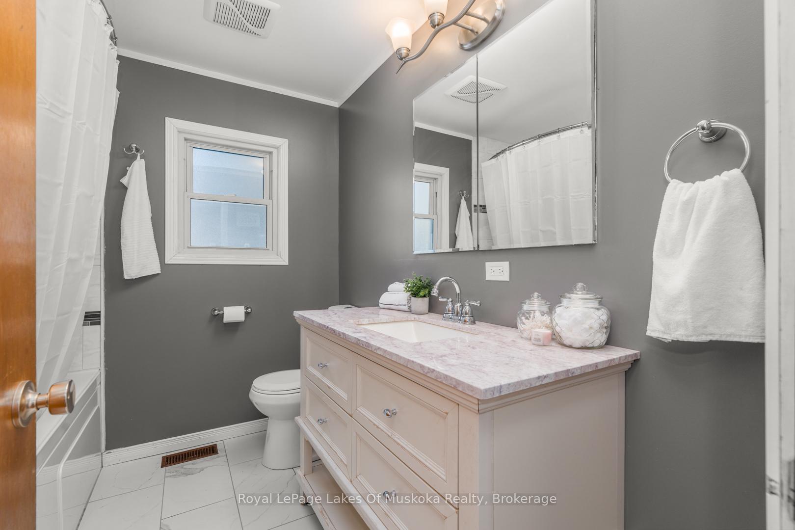 Photo 15 of 30 Kitchen Road S, Huntsville, Chaffey — HOMEH