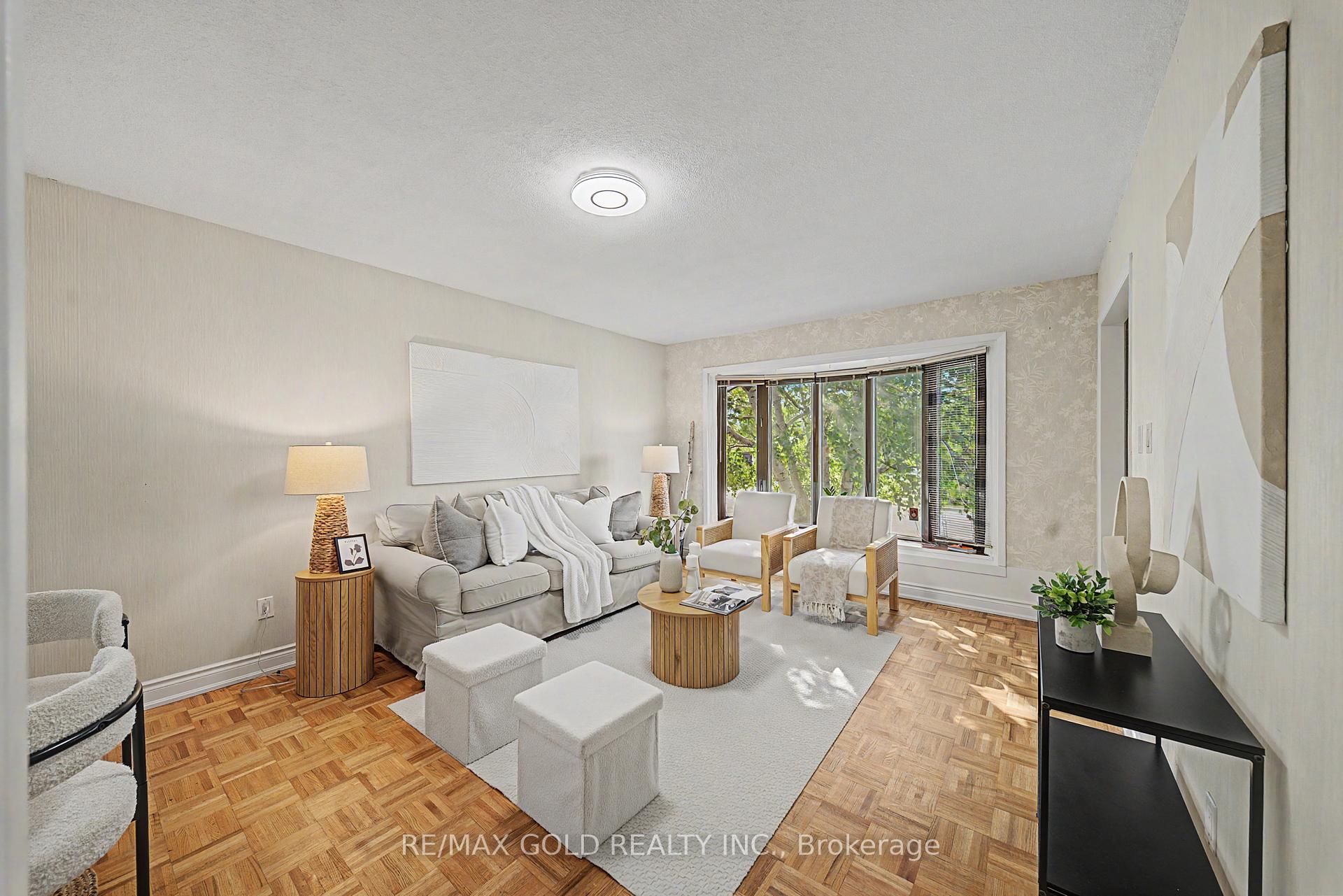 Photo 4 of 52 Madoc Drive, Brampton, Madoc — HOMEH