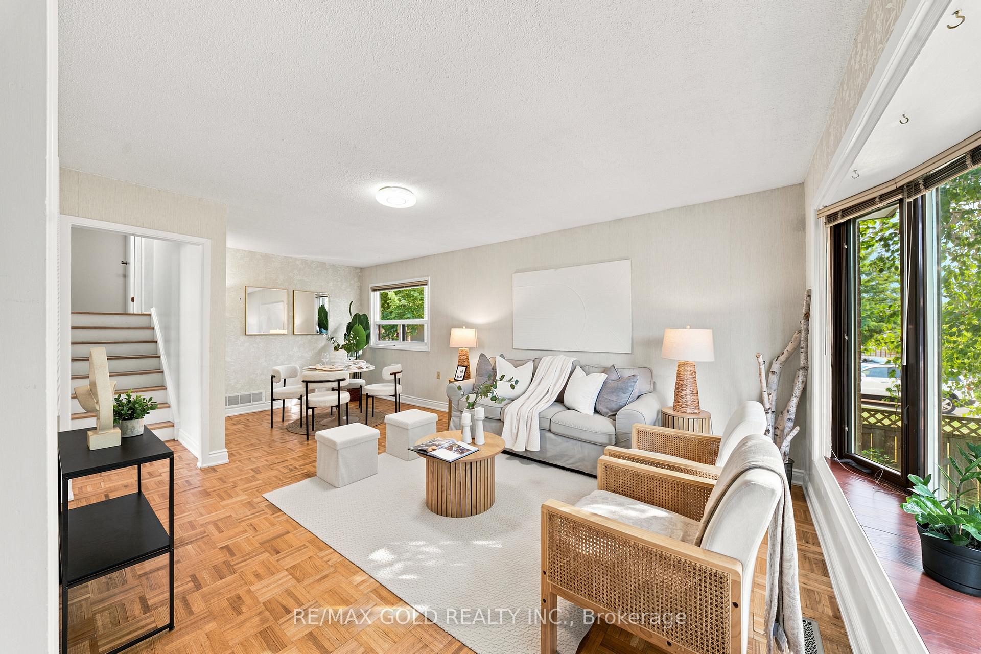 Photo 5 of 52 Madoc Drive, Brampton, Madoc — HOMEH