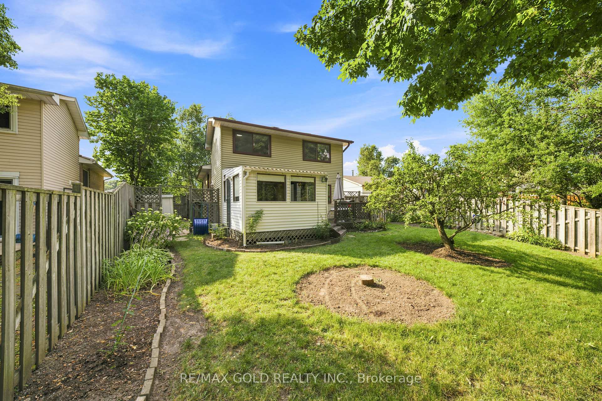 Photo 16 of 52 Madoc Drive, Brampton, Madoc — HOMEH