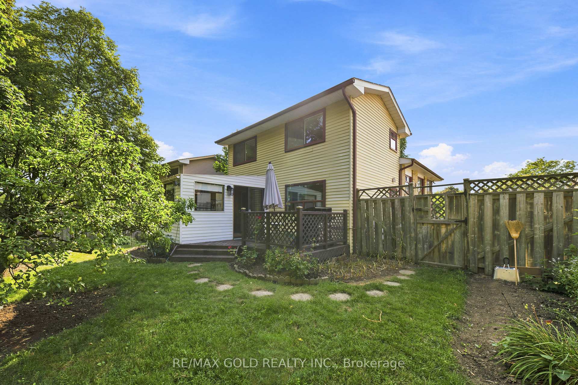 Photo 19 of 52 Madoc Drive, Brampton, Madoc — HOMEH