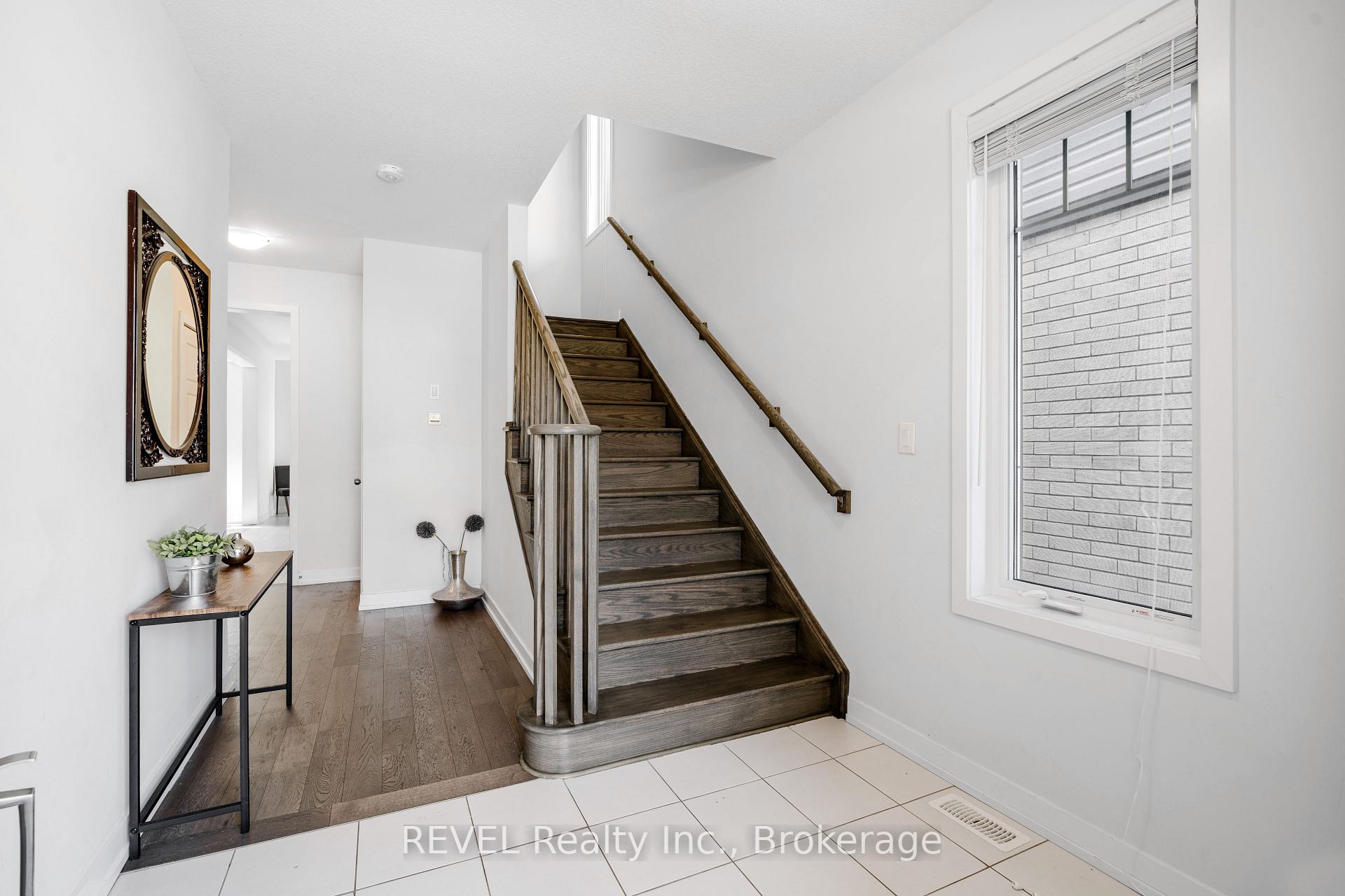 Photo 5 of 111 Sunflower Crescent, Thorold, Hurricane/Merrittville — HOMEH