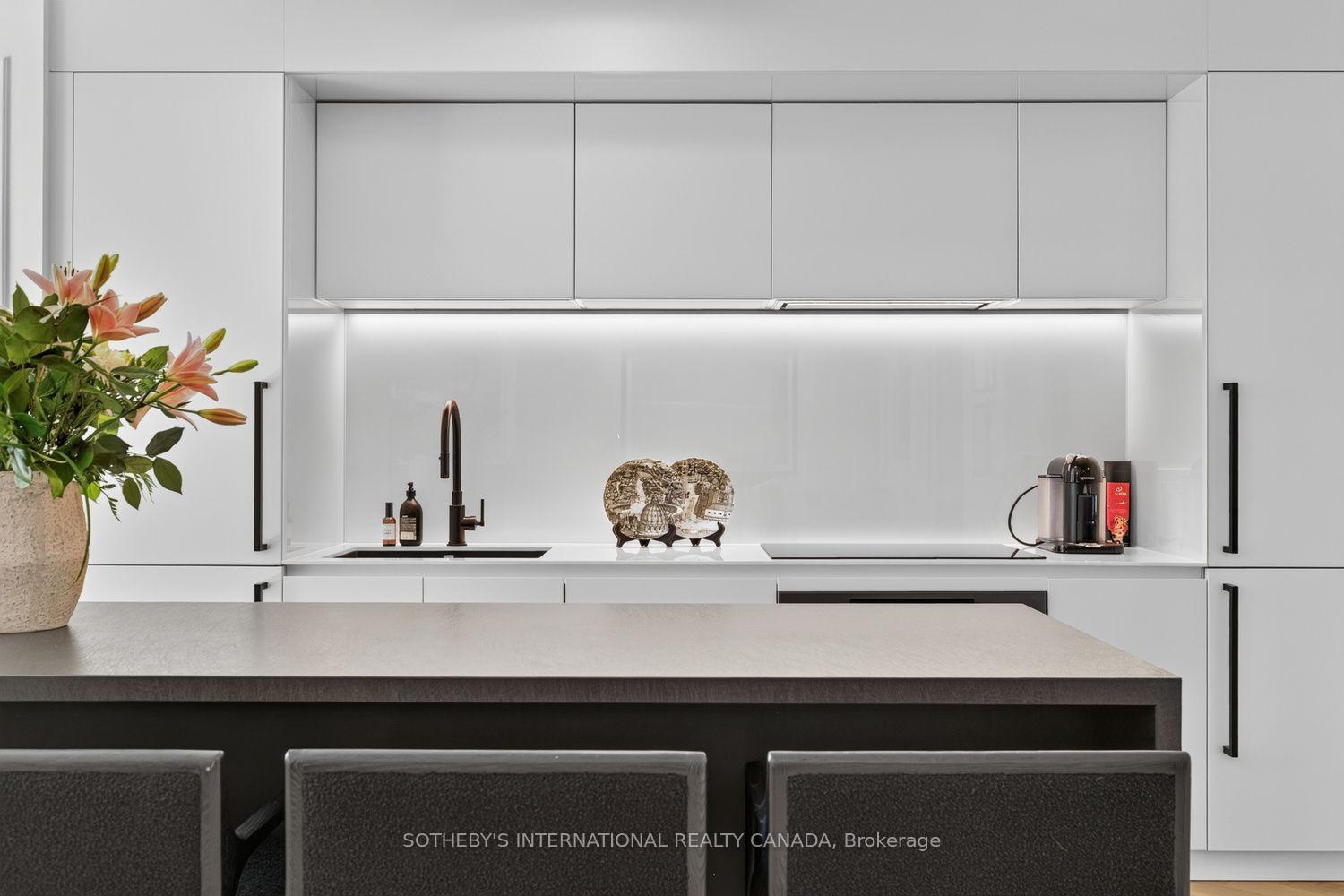 Photo 10 of Unit 301, 20 Scrivener Square, Toronto, Rosedale-Moore Park — HOMEH