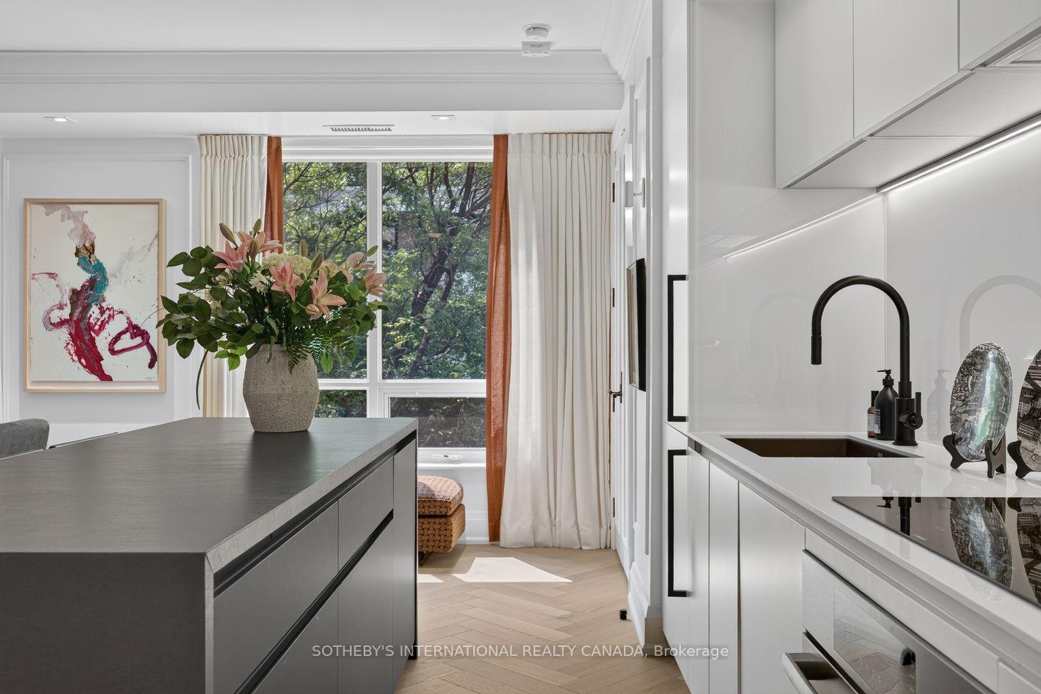 Photo 11 of Unit 301, 20 Scrivener Square, Toronto, Rosedale-Moore Park — HOMEH