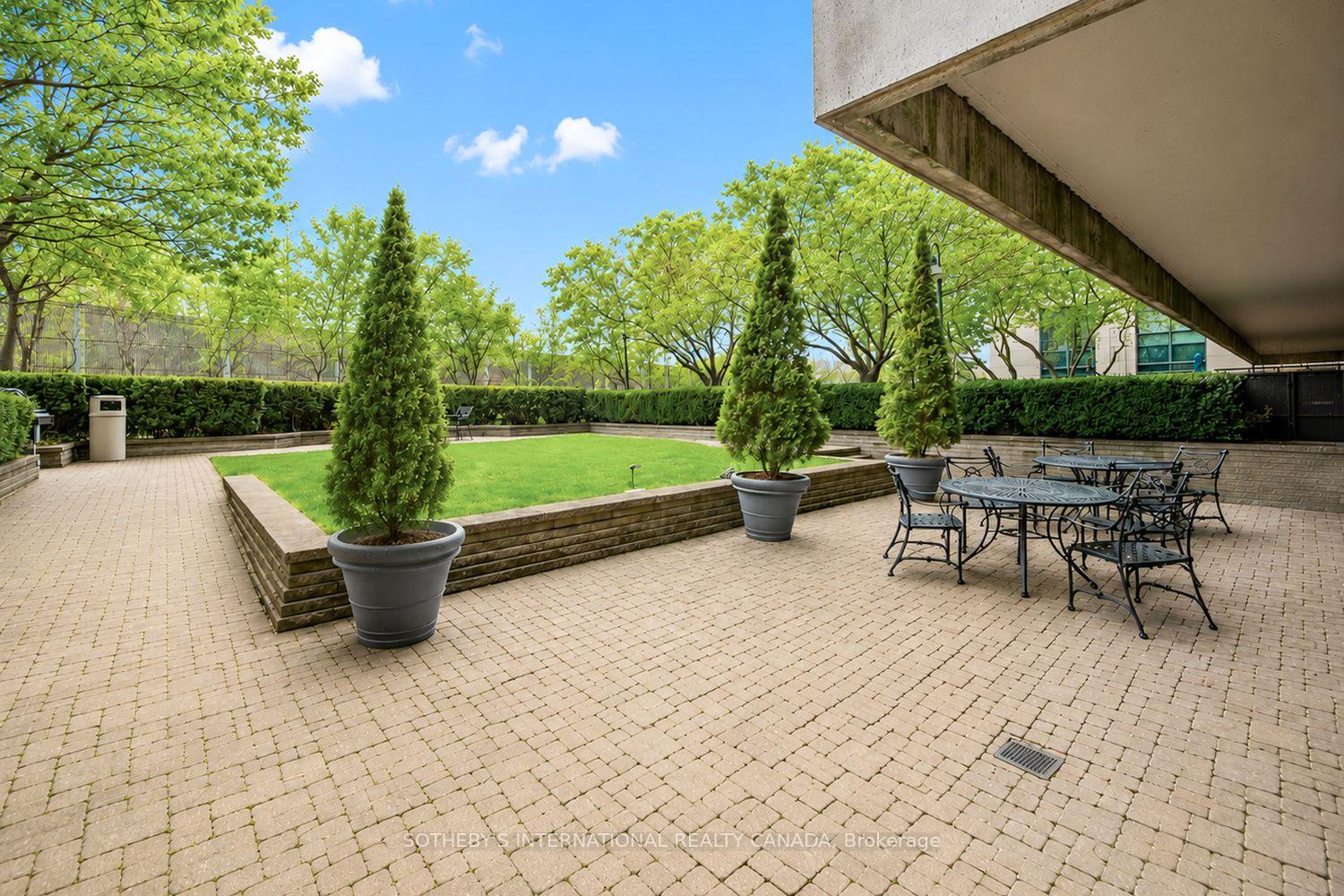 Photo 36 of Unit 301, 20 Scrivener Square, Toronto, Rosedale-Moore Park — HOMEH