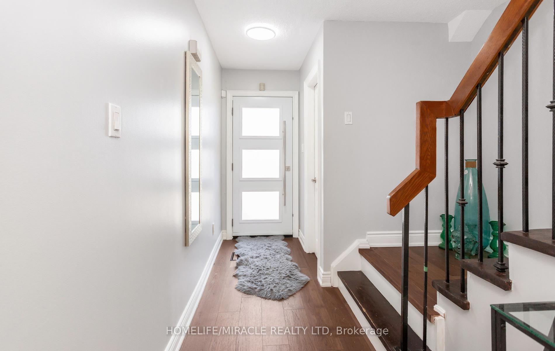 Photo 4 of 49 Newbridge Crescent, Brampton, Westgate — HOMEH