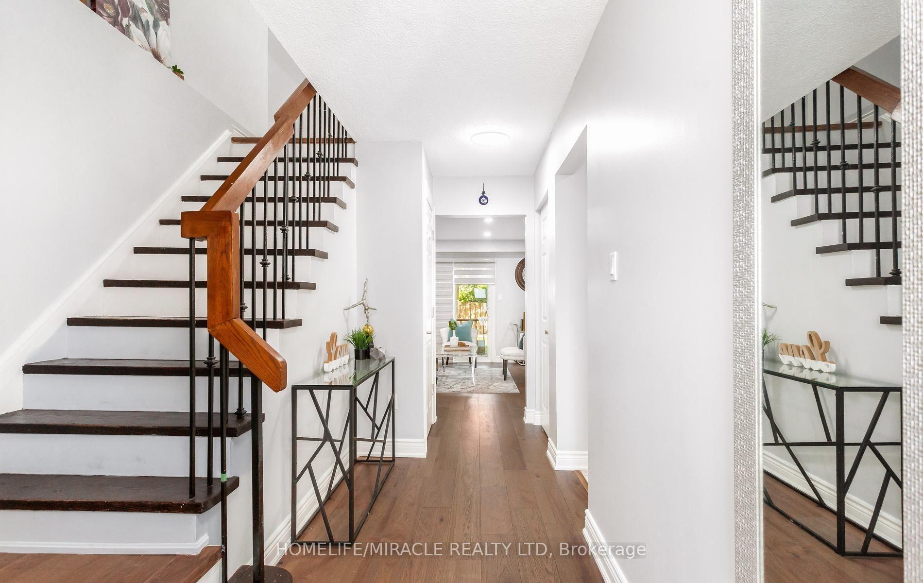 Photo 5 of 49 Newbridge Crescent, Brampton, Westgate — HOMEH