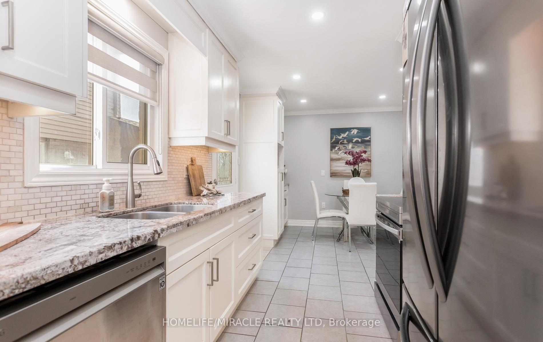 Photo 11 of 49 Newbridge Crescent, Brampton, Westgate — HOMEH